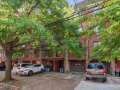 屋主自租房：法拉盛二楼Union St 33Av交口单房有衣橱阳台900$