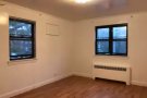 森林小丘，二楼独立卫浴大套房一间 (Master Bedroom)
