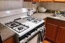 【超低价出租】$850 近地铁大房独立卫生间，包家具，月底即可入住