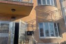 皇后医院大单房出租 ，新装修 交通方便  走mian st 5 分钟 随时入住