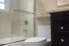 皇后中心单房带家具全包,拎包入住。也接受短租