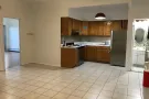 法拉盛特大二室一厅二浴2000
