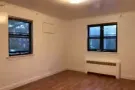 森林小丘，二楼独立卫浴大套房一间 (Master Bedroom)