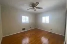 长岛hicksville火车站附近 4房出租（免佣）929-816-2590