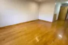 贝赛61Ave 218街 二楼阳台三房2厅二卫，新装修$2500包水和暖气