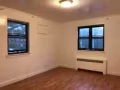 森林小丘，二楼独立卫浴大套房一间 (Master Bedroom)