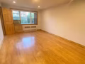 貝賽61Ave 218街 二樓陽台三房2廳二衛，新裝修$2500包水和暖氣
