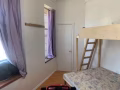 唐人街大單房兩個門窗