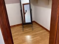 全新套房出租帶有私人寬爽走入式大號衣櫃室房間配有家俱
